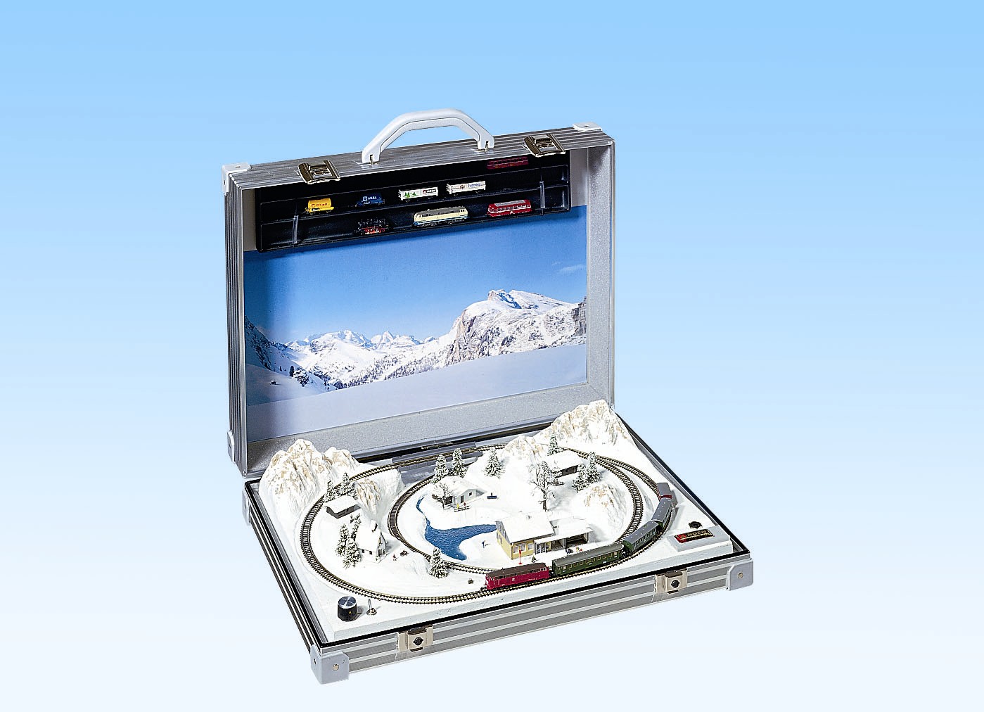 Noch Z Scale/Gauge Finished Briefcase Train Layout snow
