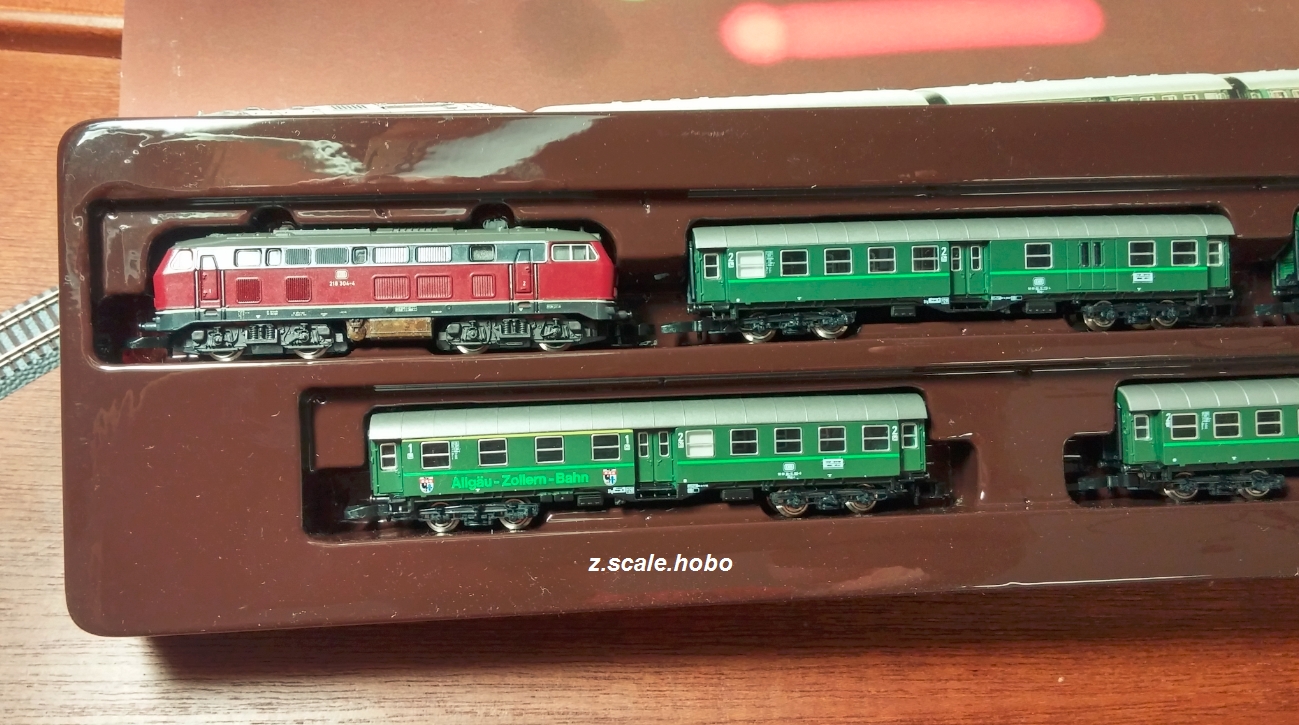 Märklin 81874 Gauge Z Museum Passenger Train starter set, Era VI modellbahnsho